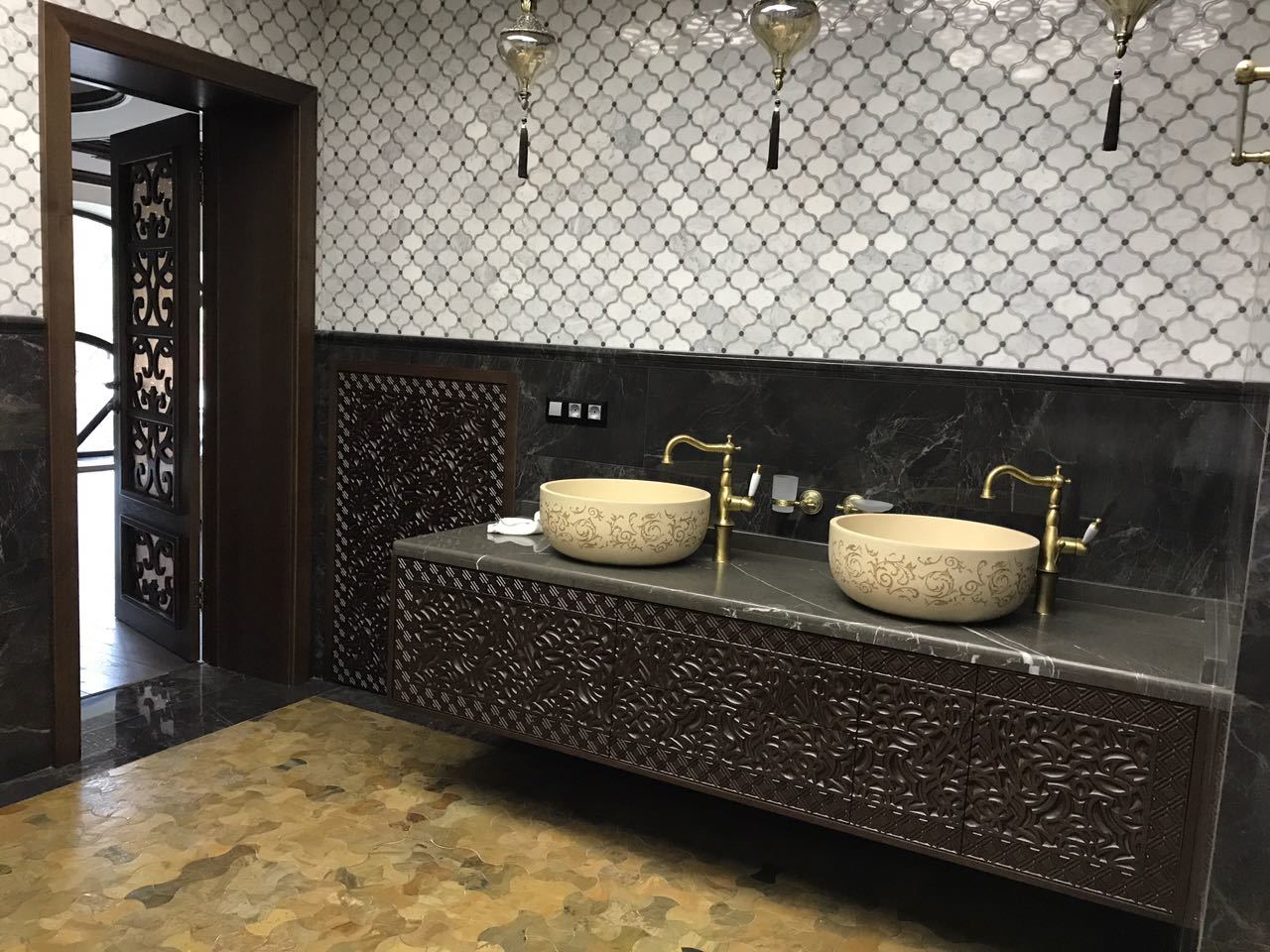 <span style="font-weight: bold;">Хамам, душевые, ванные комнаты из натурального камня</span><br>